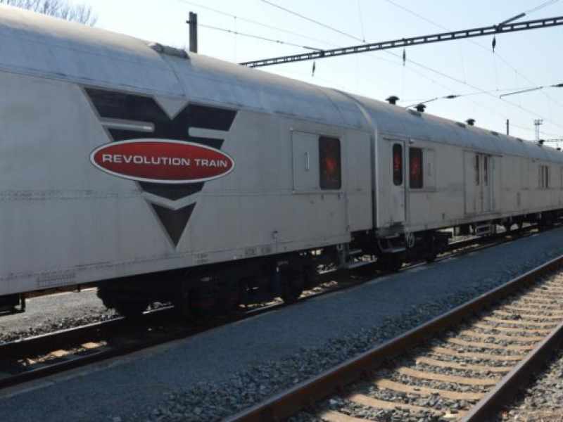Revolution train